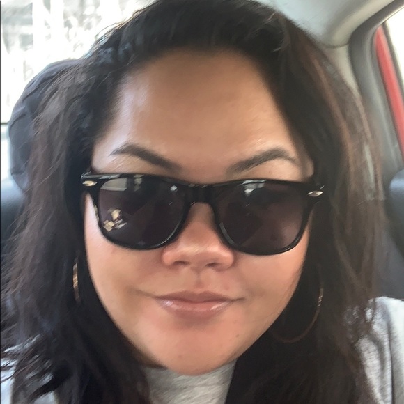 Profile Picture of Amber Teefy (@rose_teefy23) on Poshmark