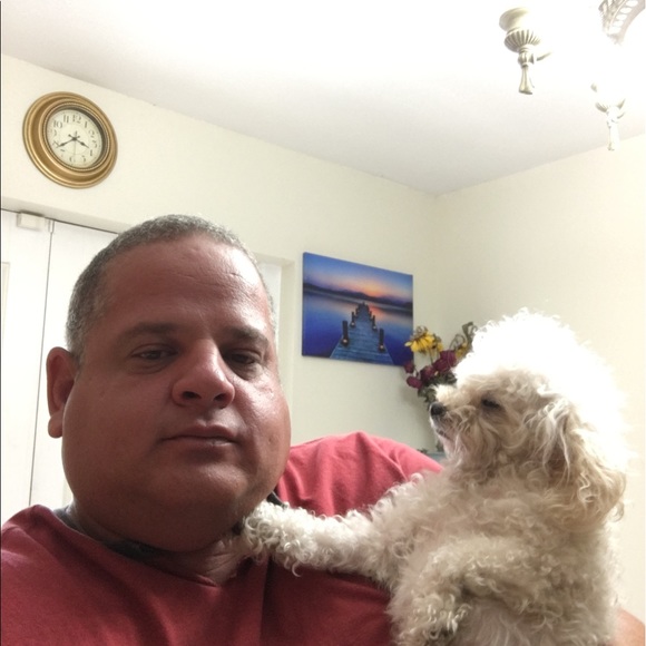 Profile Picture of Israel Losada (@ilosada789) on Poshmark