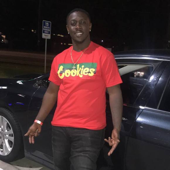 Profile Picture of Octavius Roberts (@octavius33) on Poshmark