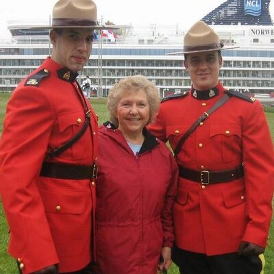 Profile Picture of Maureen Larsen (@maureenlarsen) on Twitter