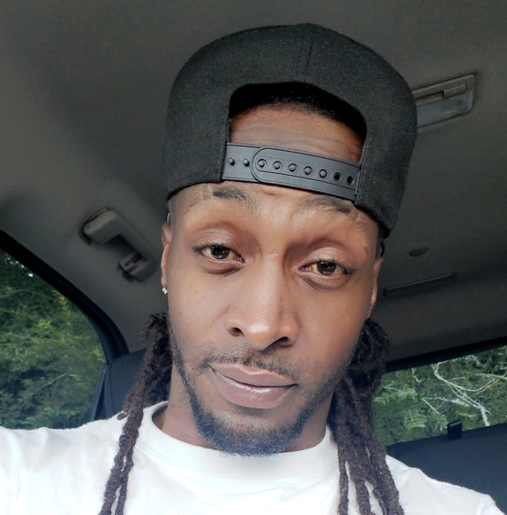 Profile Picture of Andre Crudup (@andre_crudup) on Poshmark