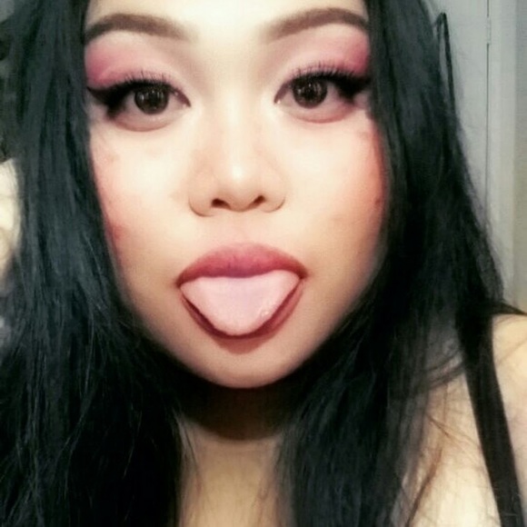 Profile Picture of Alexandra Bayona (@alexandrabayona) on Poshmark