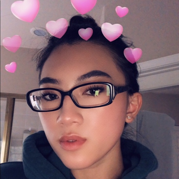 Profile Picture of Lisa Matos (@lisamatos) on Poshmark
