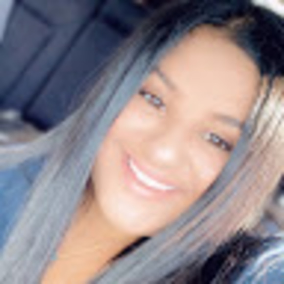 Profile Picture of Bianca Canovas (@biancacanovas1) on Poshmark