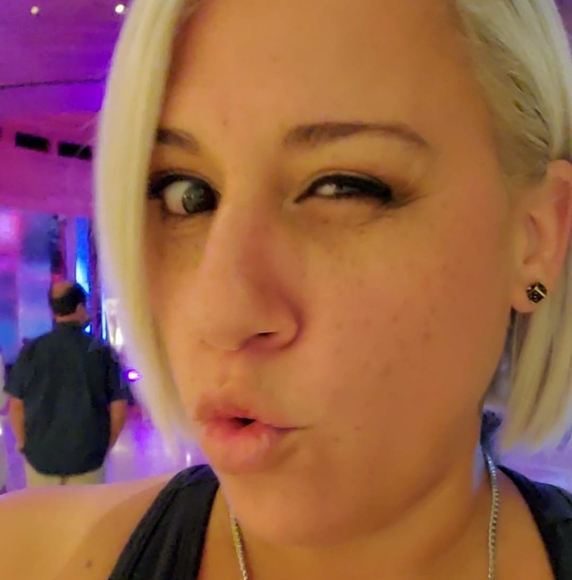 Profile Picture of Samantha Fucillo (@sfucillo) on Poshmark