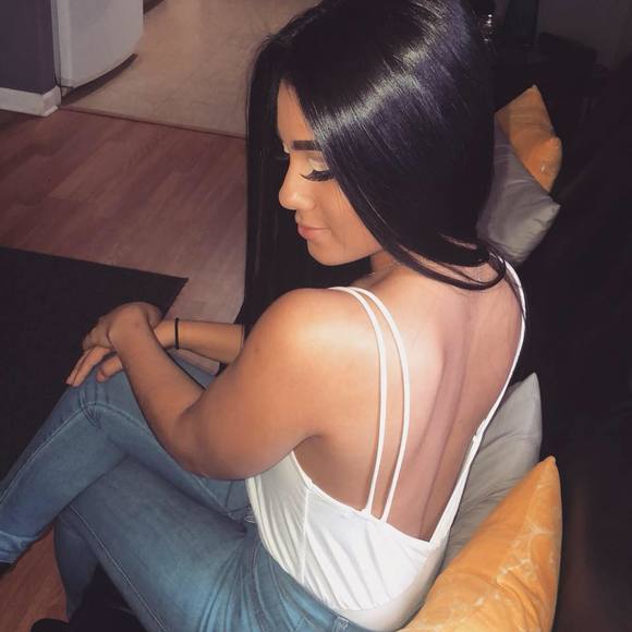 Profile Picture of Chantal Felix (@chantiifelix) on Poshmark