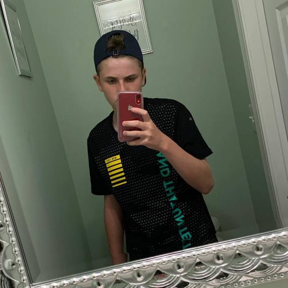 Profile Picture of Kyle Pereira (@kylepereira376) on Poshmark