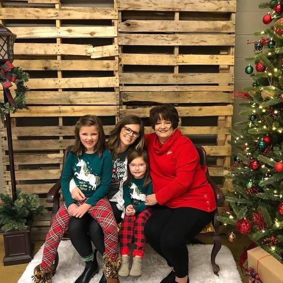 Mallorie Upegui - Poshmark Profile Picture of Mallorie Upegui (@mallorie43) on Poshmark