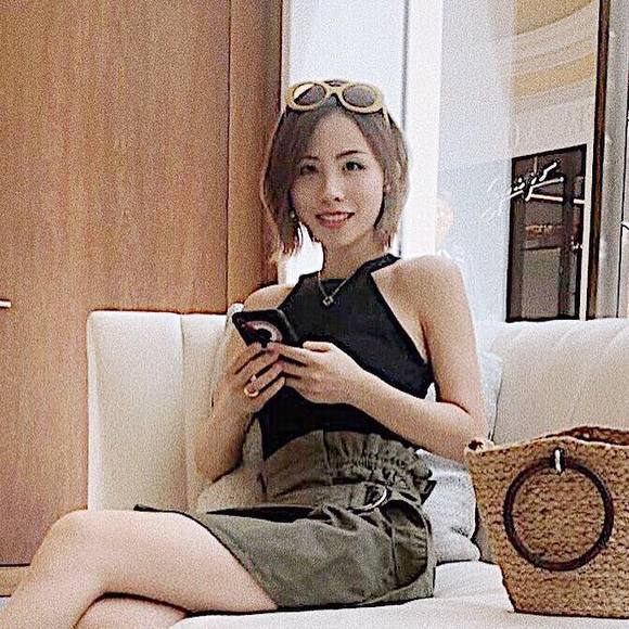 Profile Picture of Eileen Yu (@eileenismart) on Poshmark