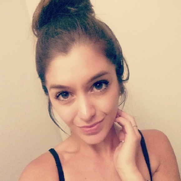 Profile Picture of Carly Lund (@c_a_lund) on Poshmark