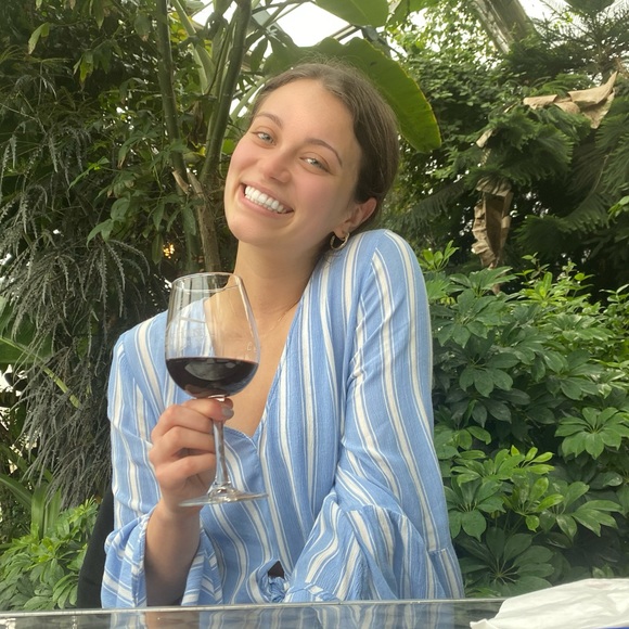 Profile Picture of Carly Haynes (@carly_haynes) on Poshmark