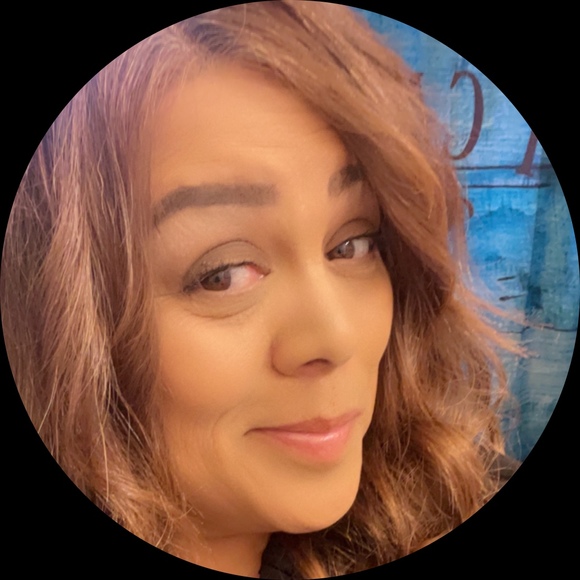 Profile Picture of Lorrie Lucero (@llucero42) on Poshmark