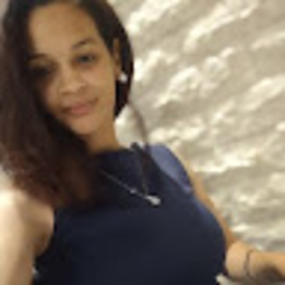 Profile Picture of Clarissa Colon (@clarissa_colon) on Poshmark