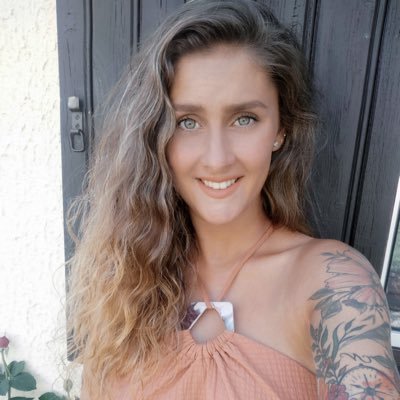 Profile Picture of 𝓒𝓲𝓷𝓭𝔂  🌼 (@CindyBertrand10) on Twitter