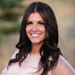 Profile Picture of Sara B. Larson (@sarablarson) on Instagram