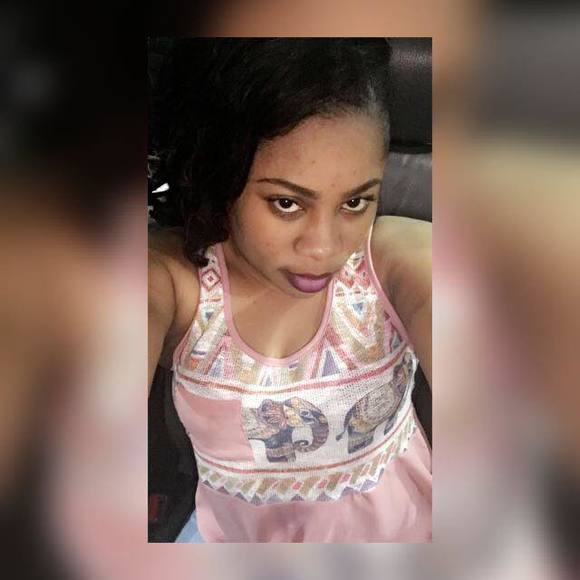 Profile Picture of Sanique Brown (@sexy_sanique) on Poshmark