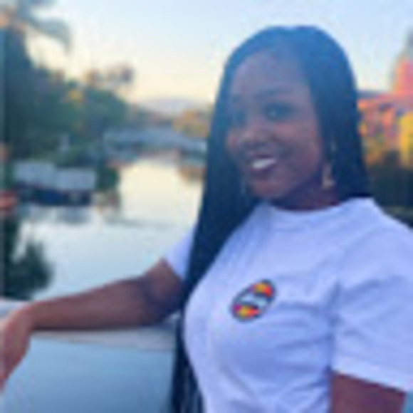 Profile Picture of Sherel Bowman (@sherelbowman) on Poshmark