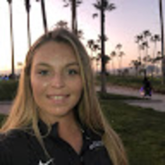 Profile Picture of Saige-lyn Gidzinski (@sgidzinski) on Poshmark