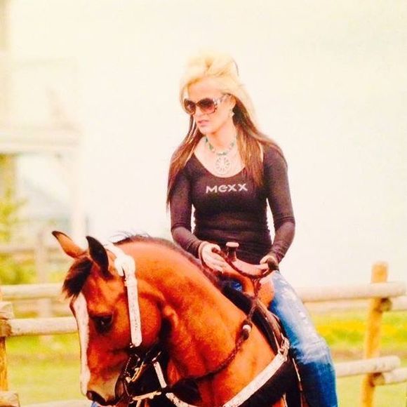 Nikki Holmes - Poshmark Profile Picture of Nikki Holmes (@nikkiholmes233) on Poshmark