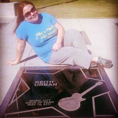 Profile Picture of Shelly Thacker (@volbug01) on Twitter