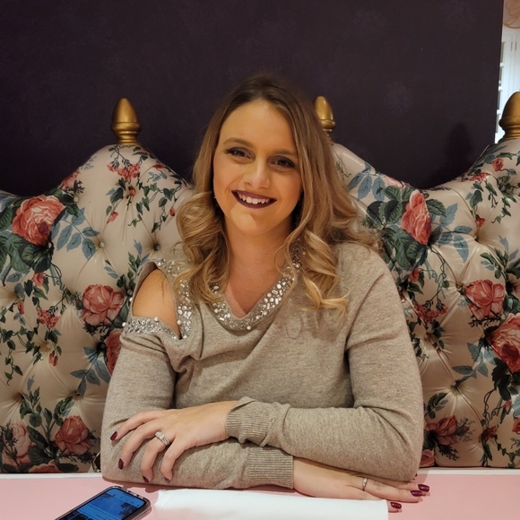 Profile Picture of Casey Wise (@caseynwise) on Poshmark