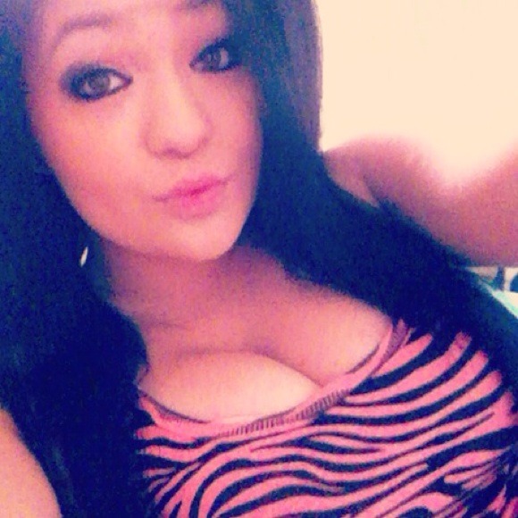 Profile Picture of Whitney Sanchez (@whitneyymariah) on Poshmark