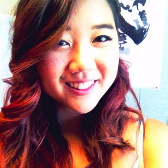 Profile Picture of Chloe Kim (@xxhloe) on Poshmark