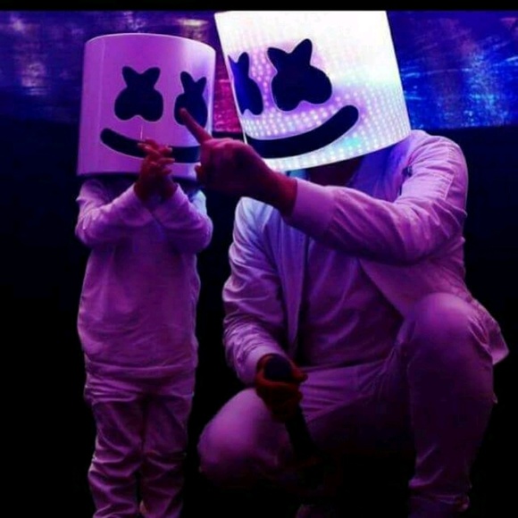 Profile Picture of Yan Cerezo (@yan2005) on Poshmark