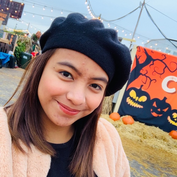 Profile Picture of Coleen Lappay (@clappay) on Poshmark