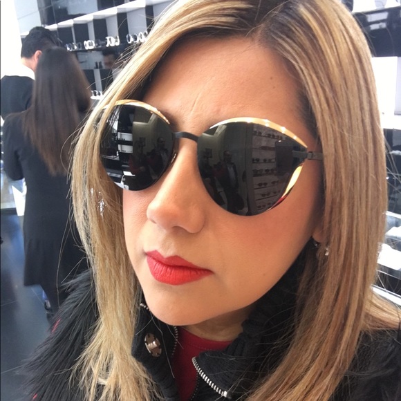 Profile Picture of Luz Luna (@luzelenaluna) on Poshmark