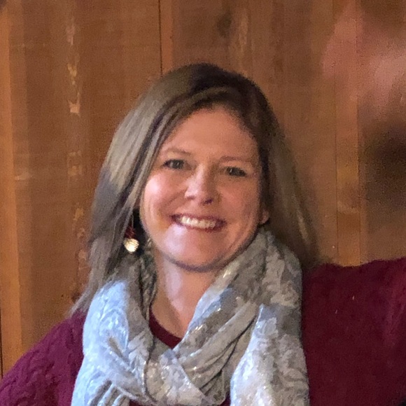Profile Picture of Becky Greseth (@bgreset) on Poshmark