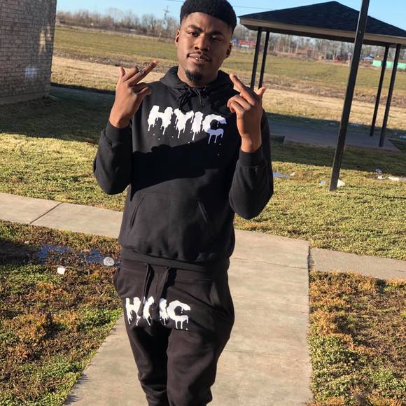 Profile Picture of Thomas Hawkins (@thomashawkin118) on Poshmark