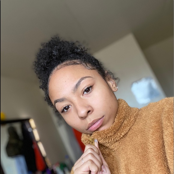 Profile Picture of Celinez Martinez (@celinezm) on Poshmark