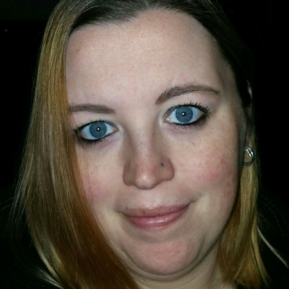 Profile Picture of Amanda Zepp (@mrs3195) on Poshmark