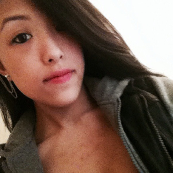 Profile Picture of Lan Kieu (@babykieu) on Poshmark