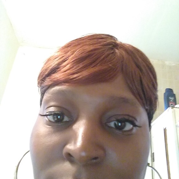 Profile Picture of Lashonda Matthews (@lashondamatthew) on Poshmark