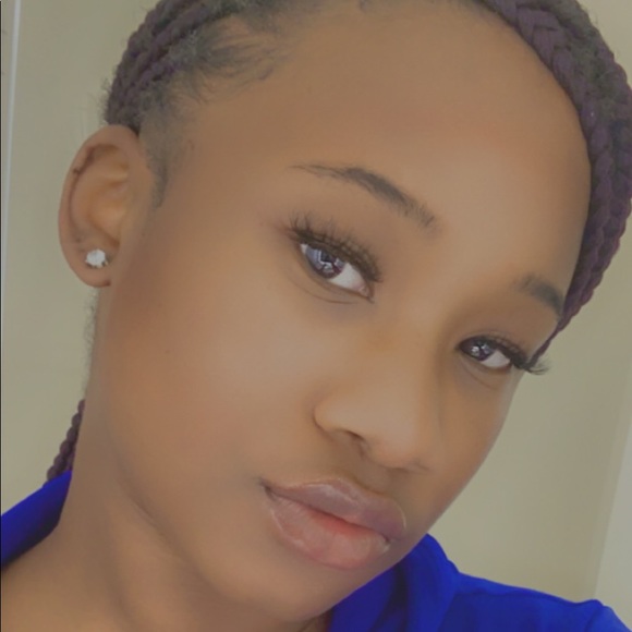 Profile Picture of Danielle Bigham (@dannii_97) on Poshmark