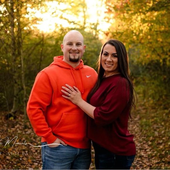 Profile Picture of Jessica Hanshaw (@jhanshaw23) on Poshmark