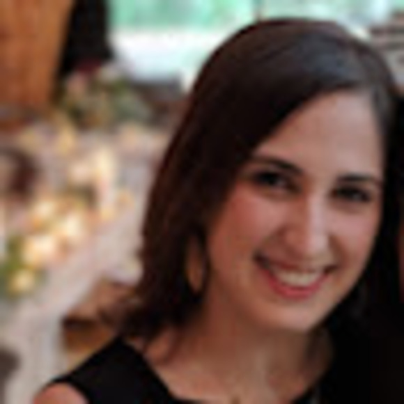 Profile Picture of Julia Resnick (@julia_resnick) on Poshmark
