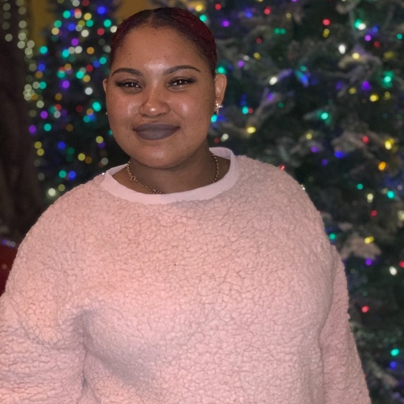 Profile Picture of Khalia Gilner (@hunnybunch607) on Poshmark