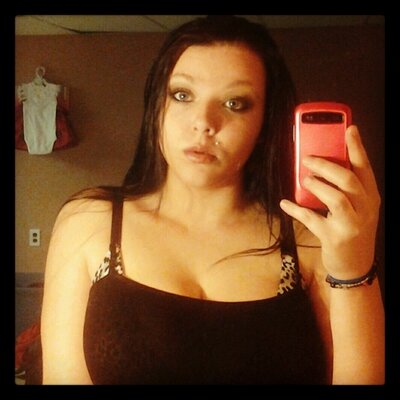 Profile Picture of Alisha Schultz (@chrissy_schultz) on Twitter