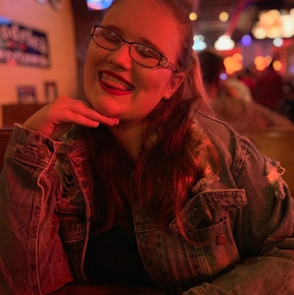 Profile Picture of Tressa Killilea (@tressakiller) on Poshmark