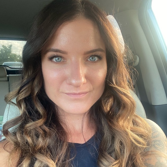 Profile Picture of Kelsey David (@kelsod1212) on Poshmark