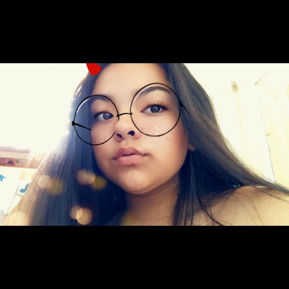 Profile Picture of Samantha Bellew (@ynwsammi) on Poshmark