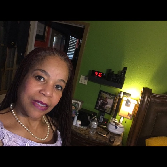 Profile Picture of Dianna Thomas (@diannat711) on Poshmark