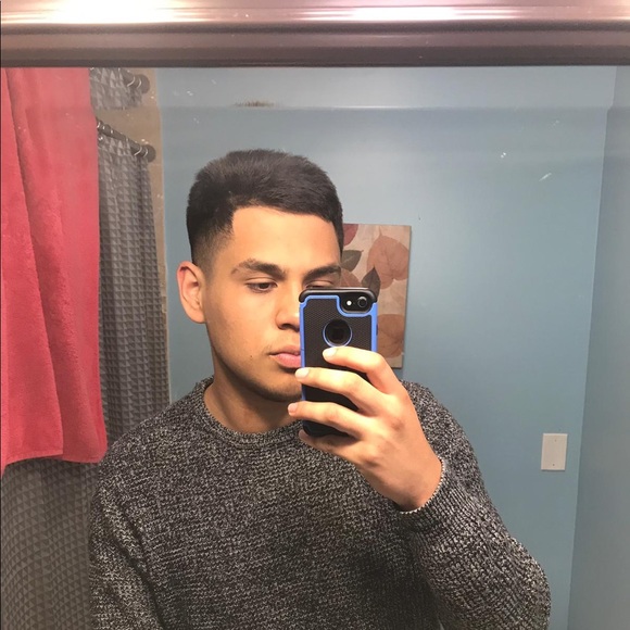 Profile Picture of Michael Manzanares (@micgaelgalaeza) on Poshmark