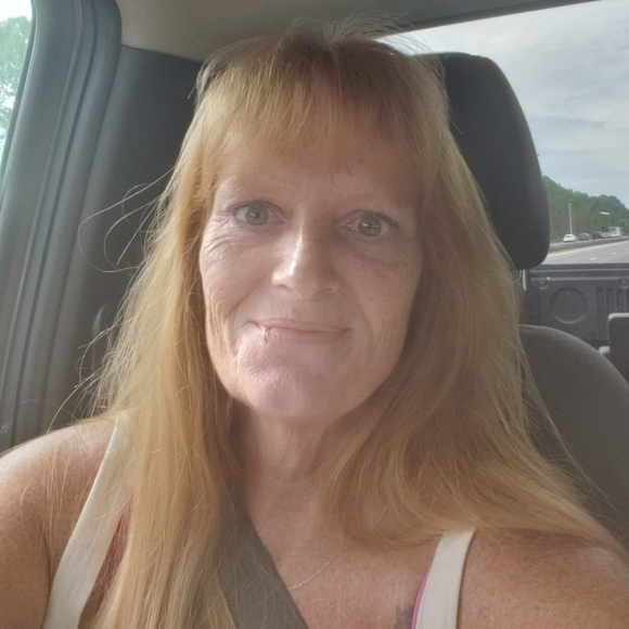 Profile Picture of Lori Kuser (@loriakuser) on Poshmark