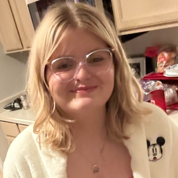 Profile Picture of Ella Quibell (@squirt9305) on Poshmark