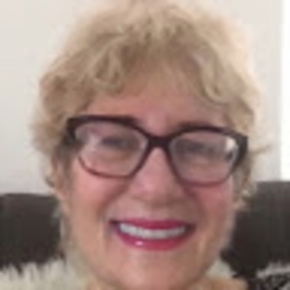 Profile Picture of Ruth Ogen (@ruthogen) on Poshmark