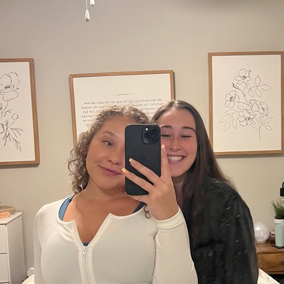 Profile Picture of Anna Malloch (@mallochc) on Poshmark